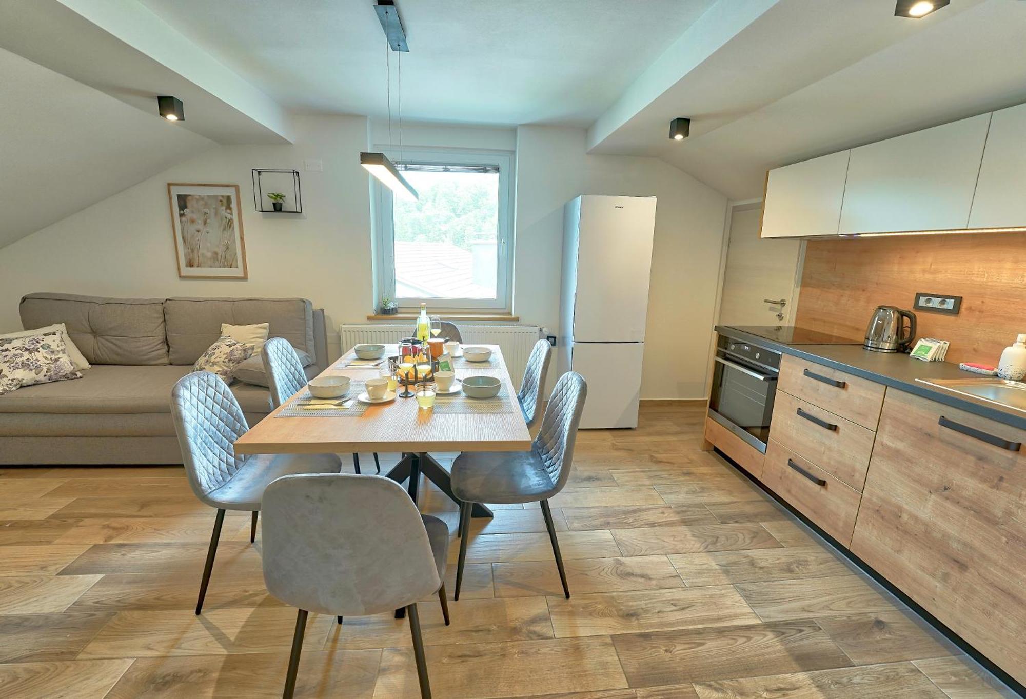 פוסטוינה Apartments Lipa Plac מראה חיצוני תמונה